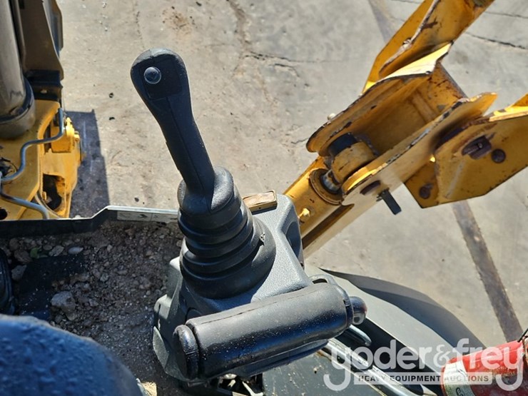 2016-deere-310sl-image-28