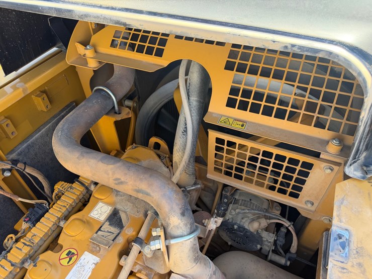 2017-caterpillar-336-image-37
