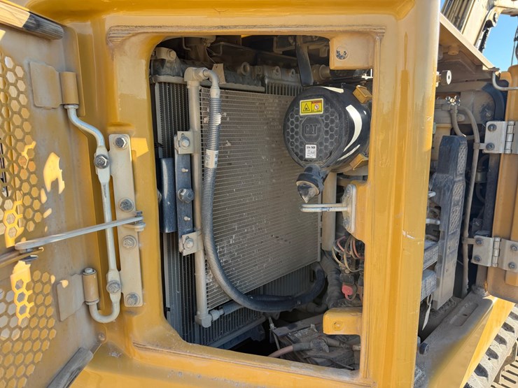 2020-caterpillar-306-image-31