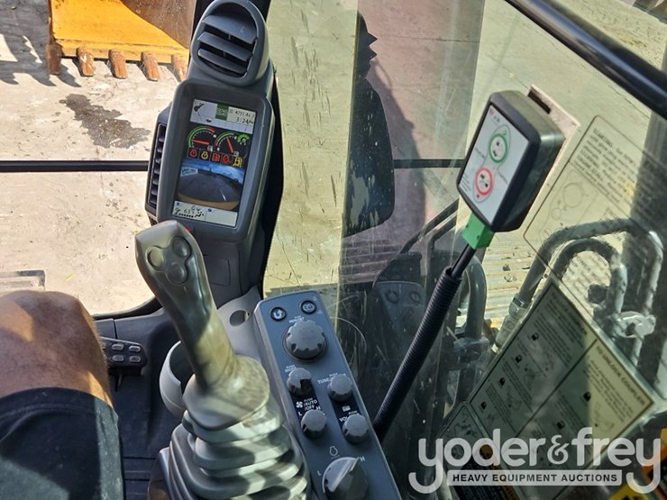2019-deere-210g-image-40