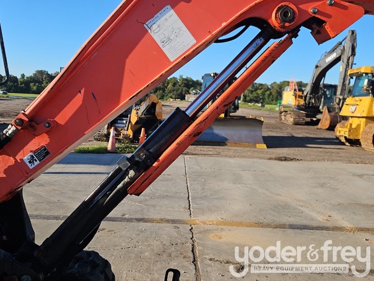 2017-kubota-kx040-4-image-15