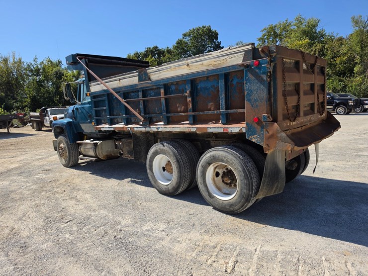 1996-ford-lt8000-image-8