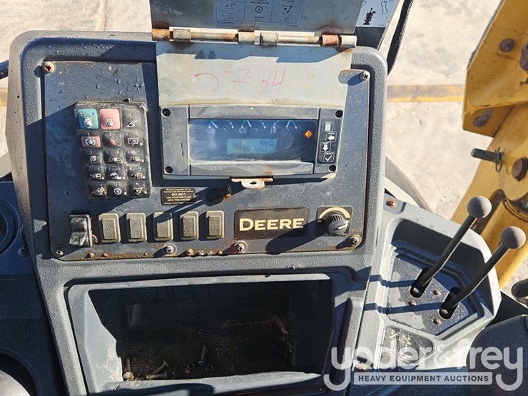 2016-deere-310sl-image-30