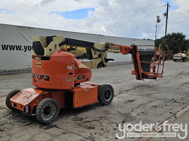2015-jlg-e400ajpn-image-1