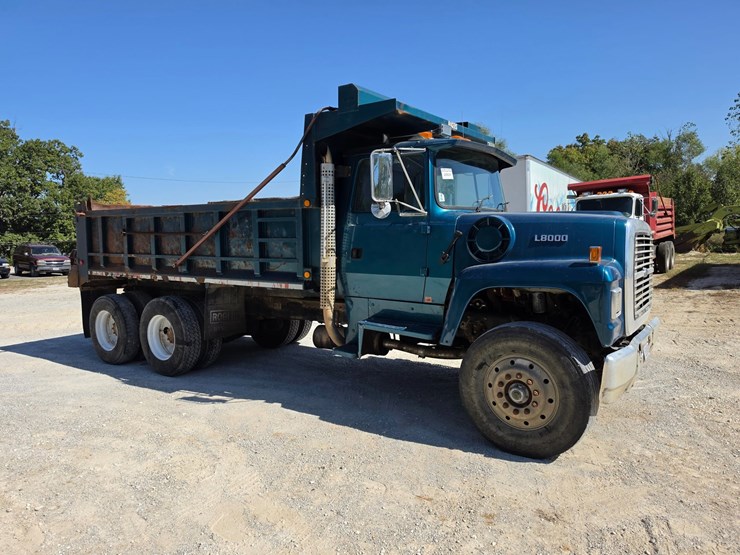 1996-ford-lt8000-image-18