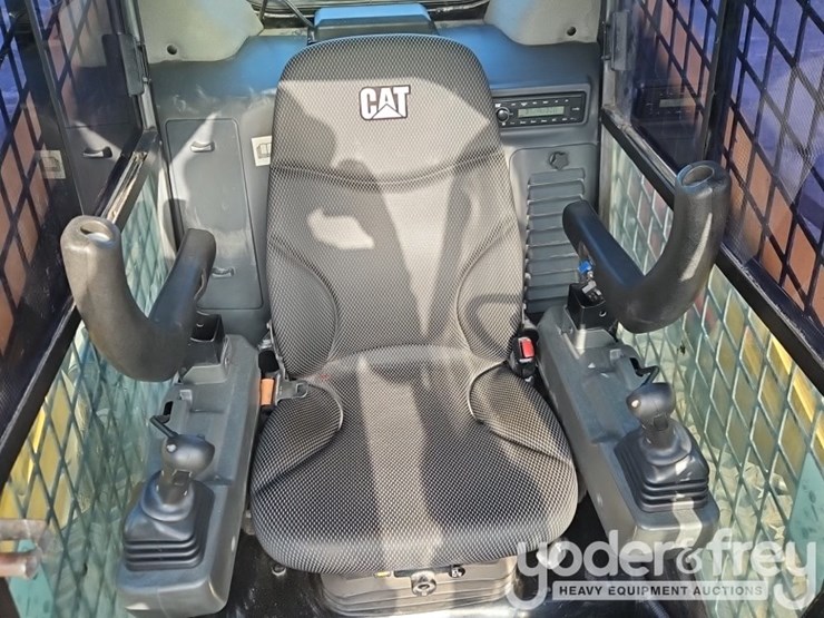 2021-caterpillar-279d3-image-27