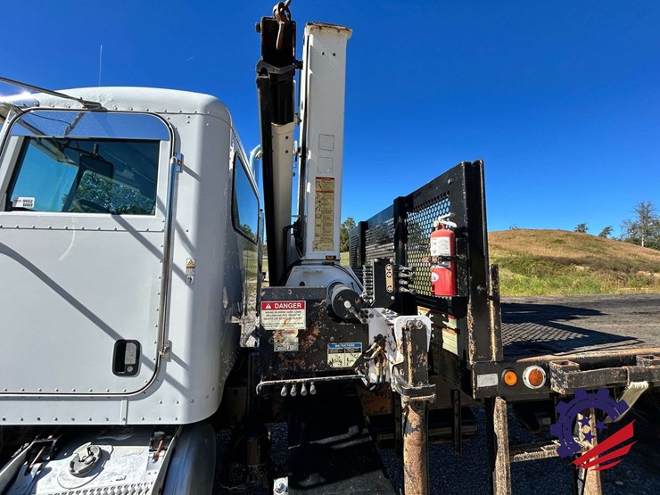 2007-peterbilt-335-image-39
