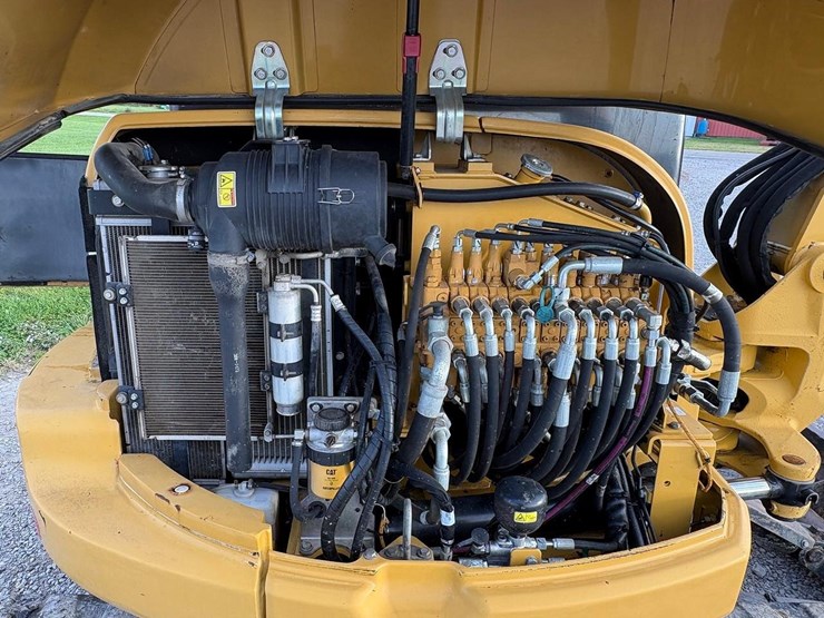 2014-caterpillar-305-image-16