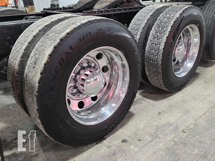 2016-kenworth-t800-image-31