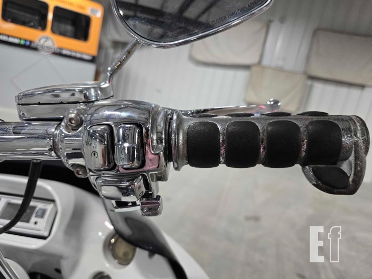 2013-harley-davidson-road-glide-image-14