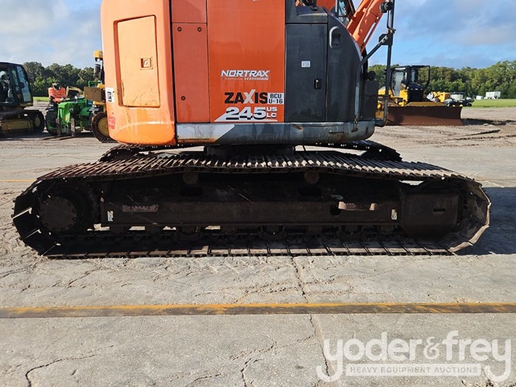 hitachi-zx245us-lc-6n-image-8