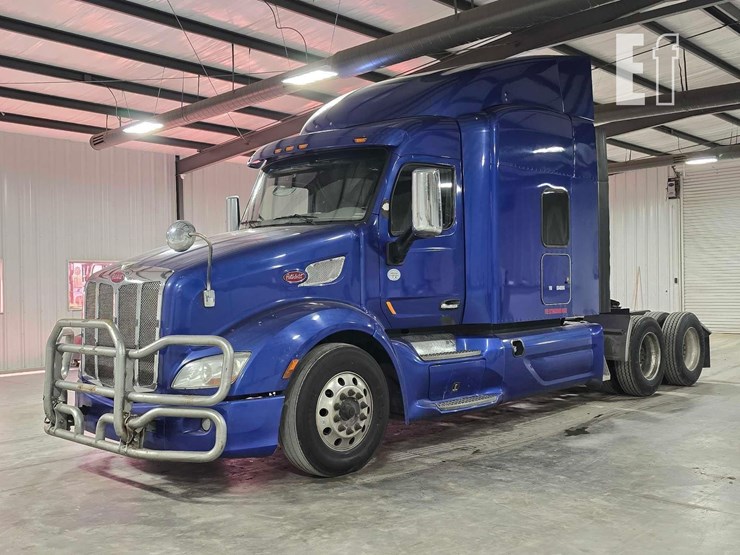 2019-peterbilt-579-image-1