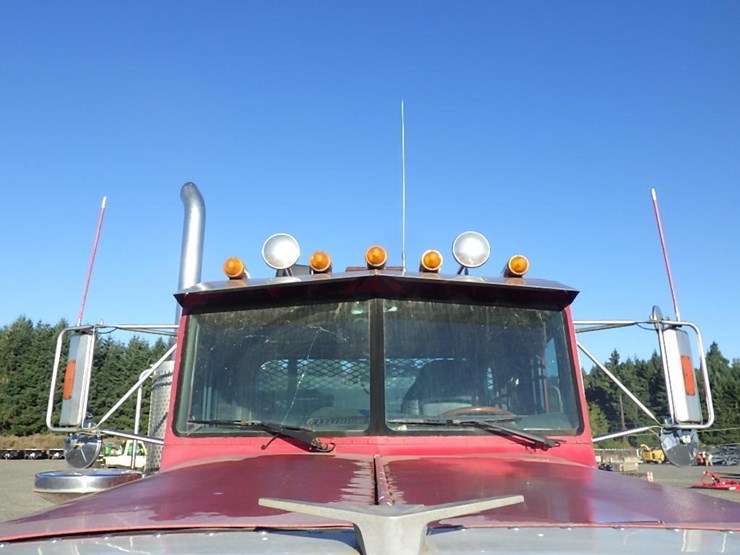 1995-peterbilt-357-image-12