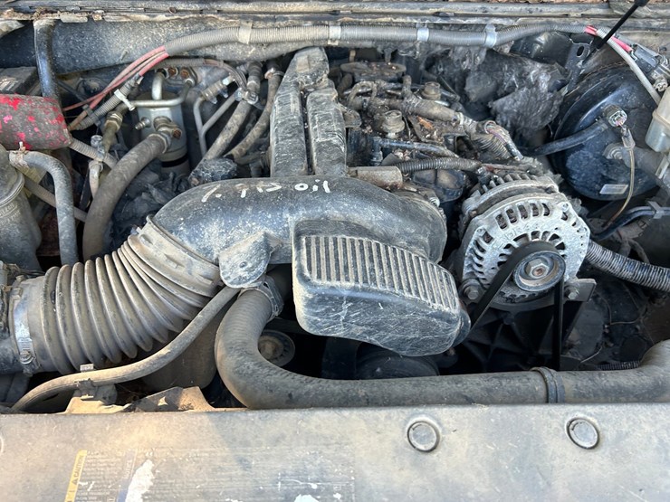 2011-chevrolet-tahoe-image-24