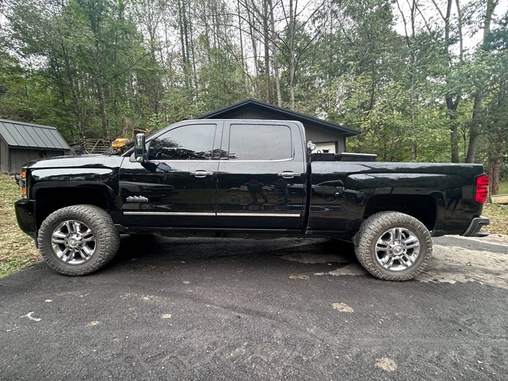 #33-•-2016-chevrolet-silverado-high-country-pickup-truck-image-3