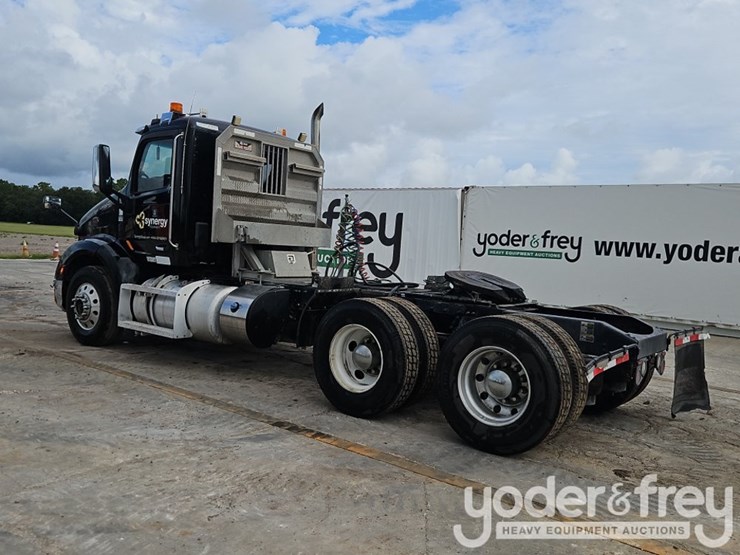 2019-peterbilt-579-image-4