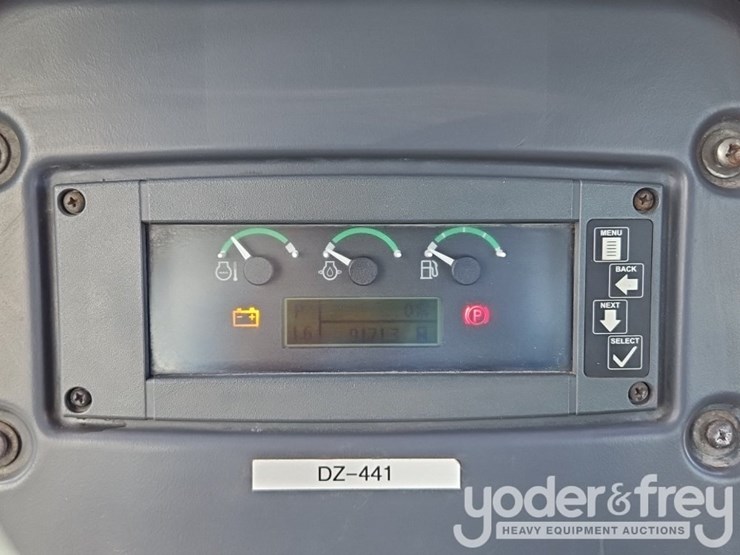 2016-deere-700k-lgp-image-31