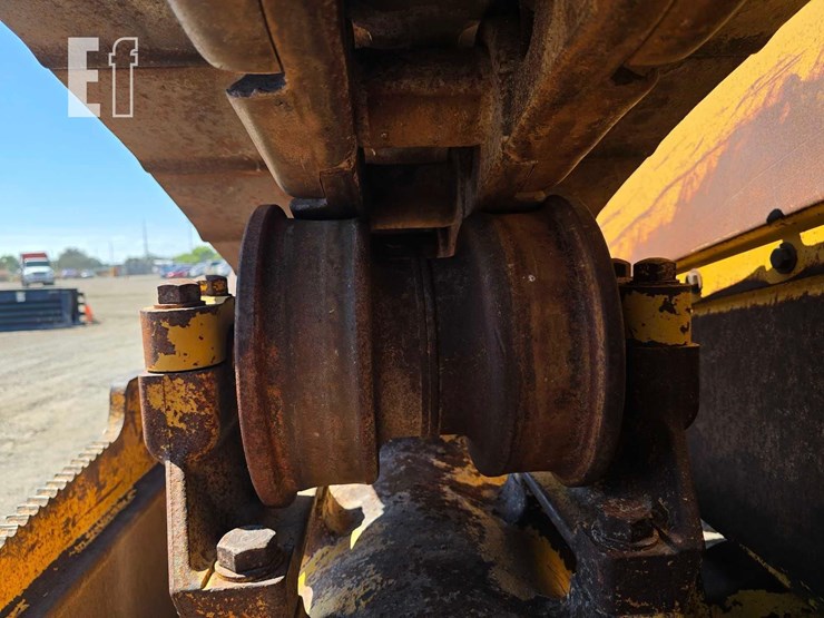 2013-caterpillar-d8t-image-31