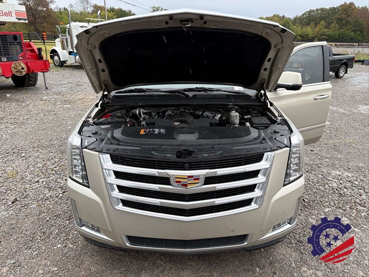 2017-cadillac-escalade-esv-luxury-image-30