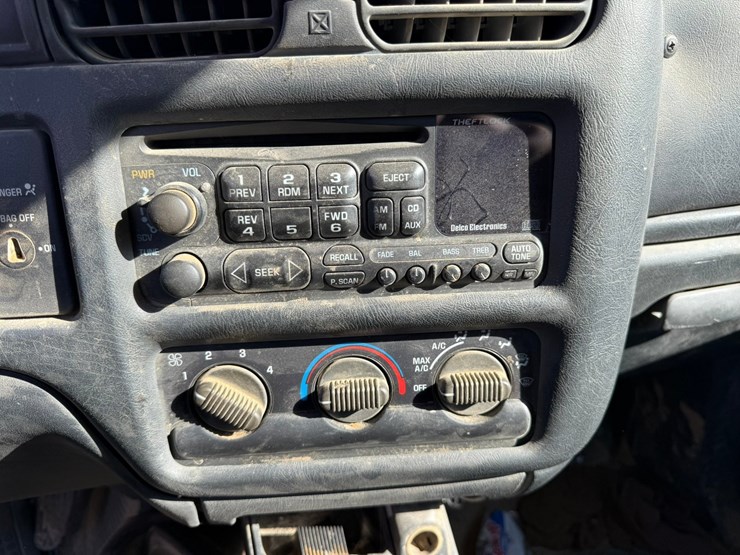 2002-chevrolet-s10-image-36