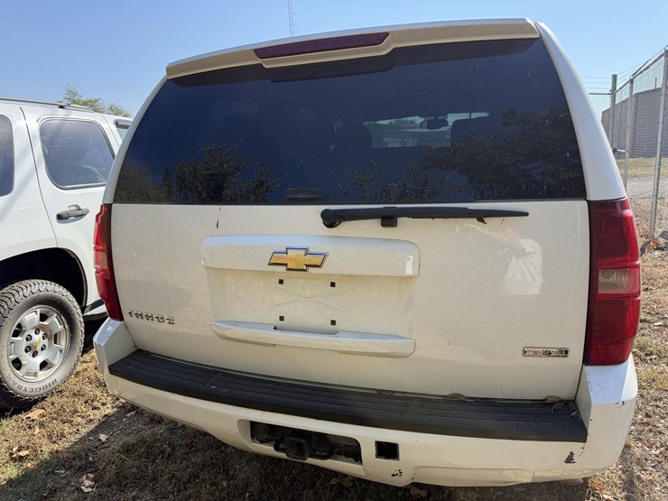 2008-chevrolet-tahoe-image-14
