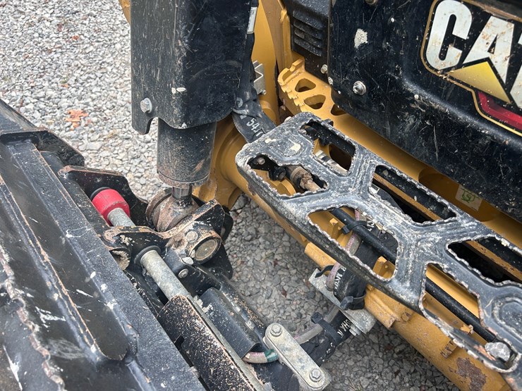 2025-caterpillar-255-image-19