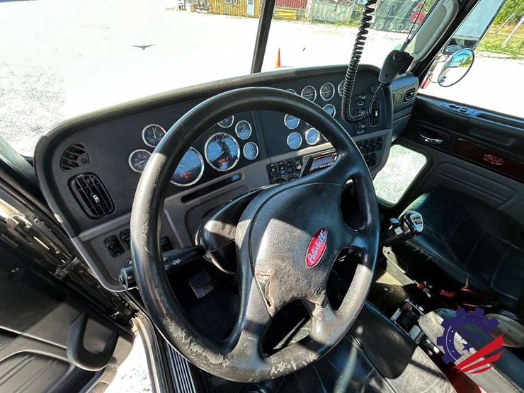 2018-peterbilt-389-image-95