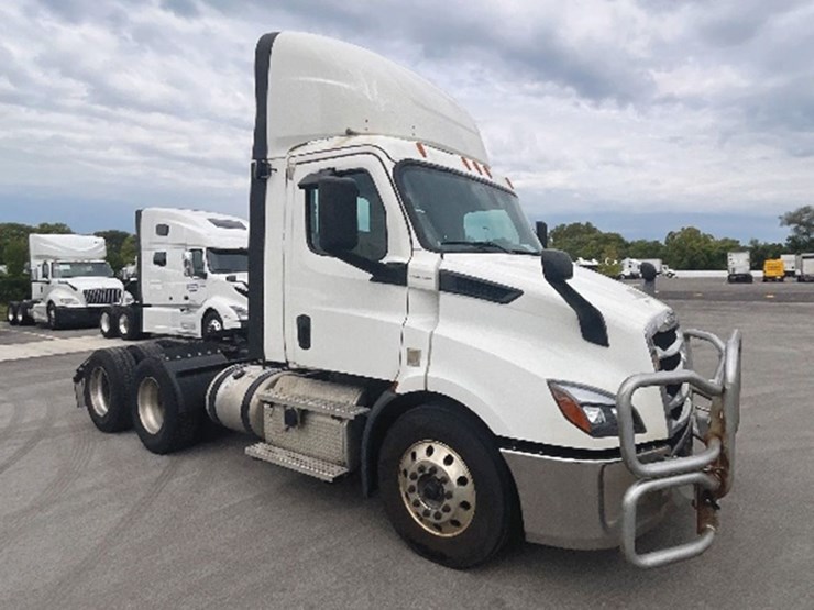 2020-freightliner-cascadia-116-image-1