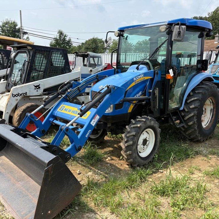 NEW HOLLAND BOOMER 3040
