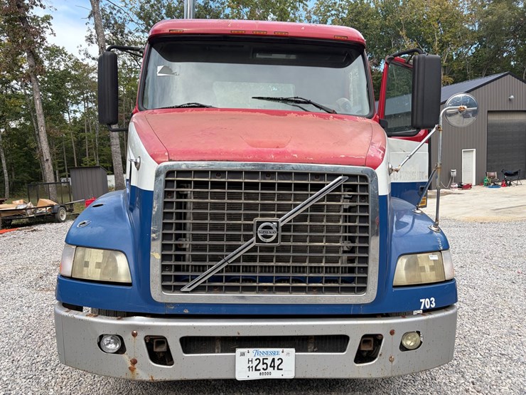 2004-volvo-10-image-11