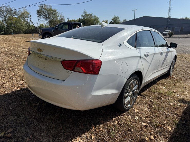 #46833-•-2018-chevrolet-impala-lt-sedan-2g1105s38j9109671-inv#46833-image-3