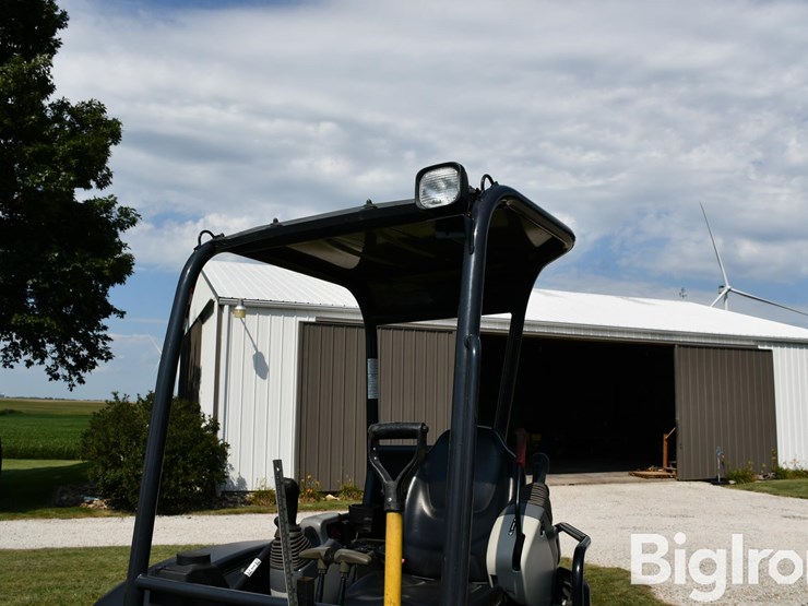 2020-deere-27d-image-15