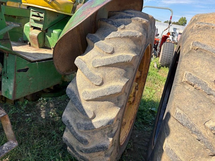 john-deere-3010-image-8