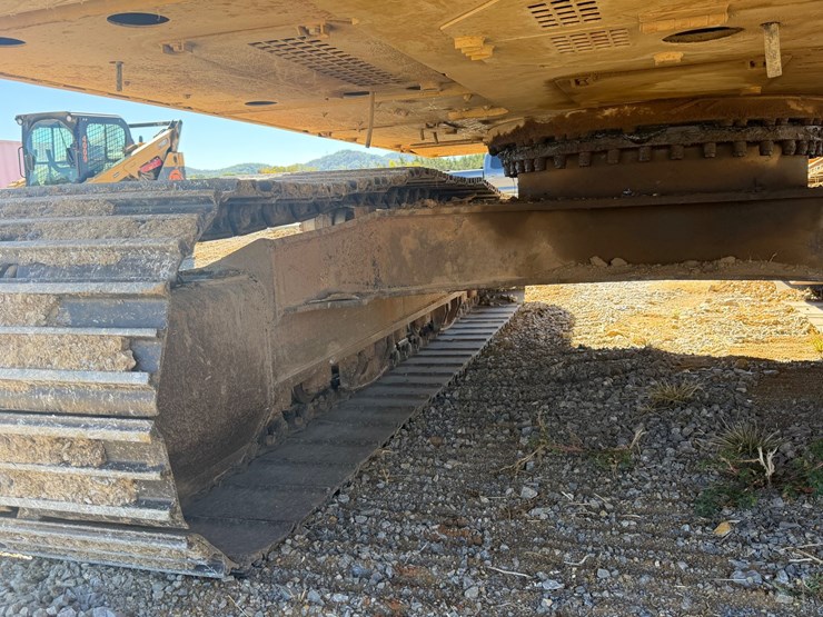 2016-caterpillar-323fl-image-8