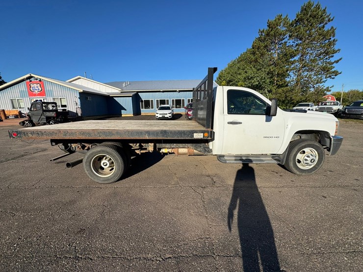 2014-chevrolet-3500-image-6