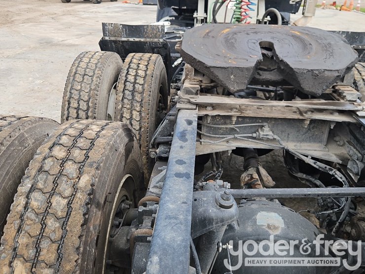 2019-peterbilt-579-image-19