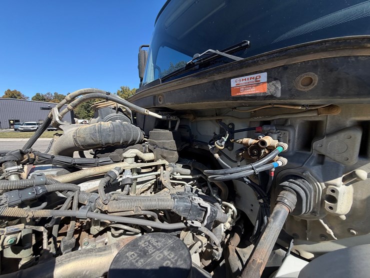 2016-hino-338-image-32
