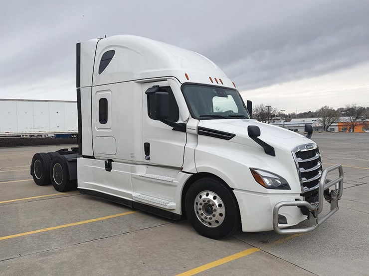 2023-freightliner-cascadia-126-image-1