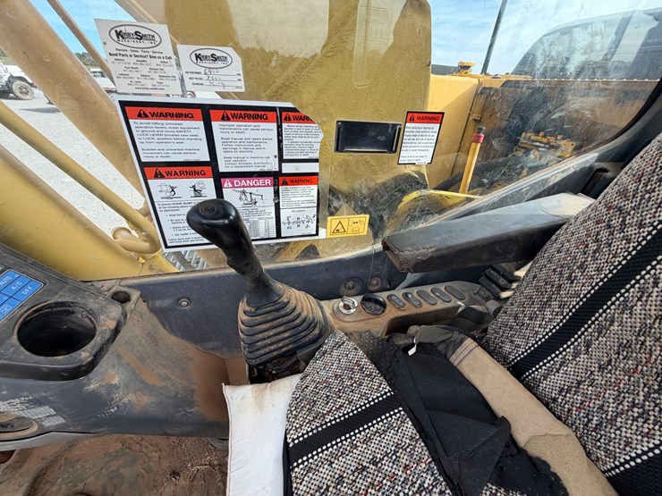 2012-komatsu-pc210-lc-10-image-28