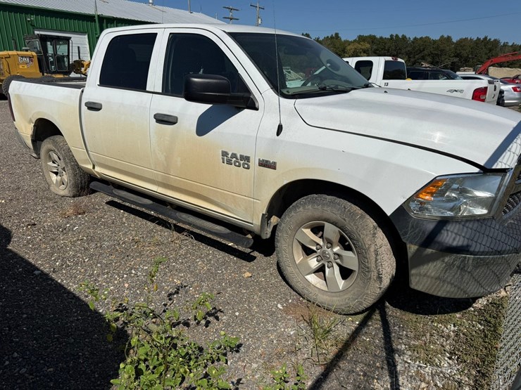 2016-dodge-1500-image-2