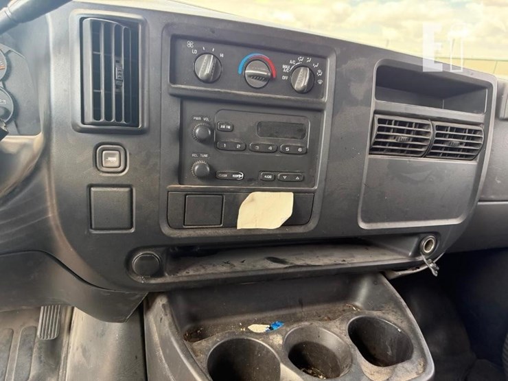 2003-gmc-savana-g1500-image-14
