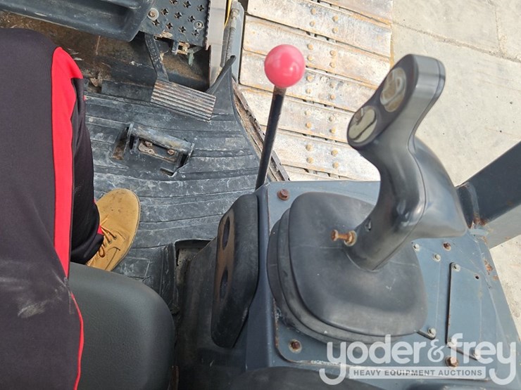 2013-deere-650k-lgp-image-28