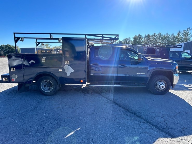 2017-gmc-3500-image-9