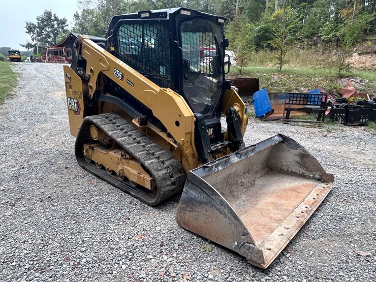 2025-caterpillar-255-image-15