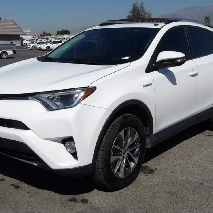 2017 TOYOTA RAV4 XLE