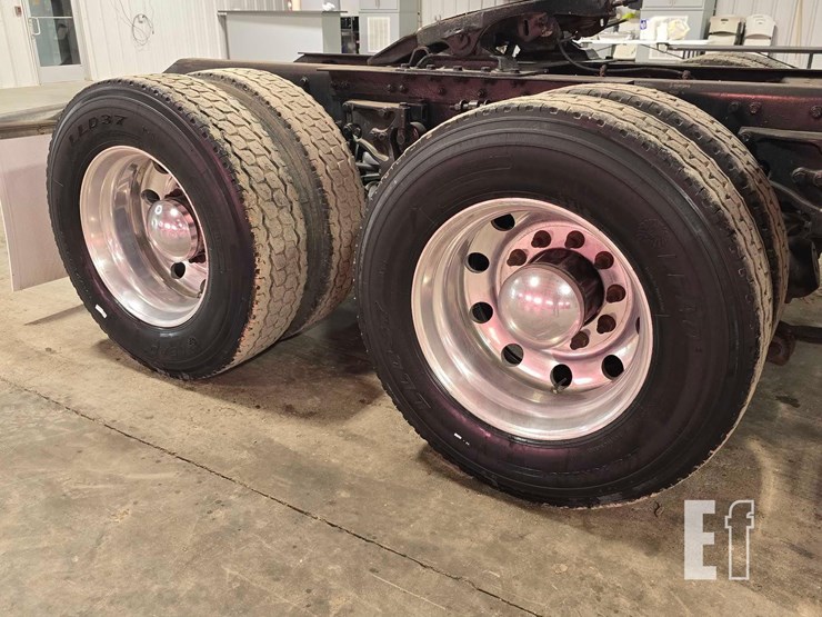 2016-kenworth-t680-image-24