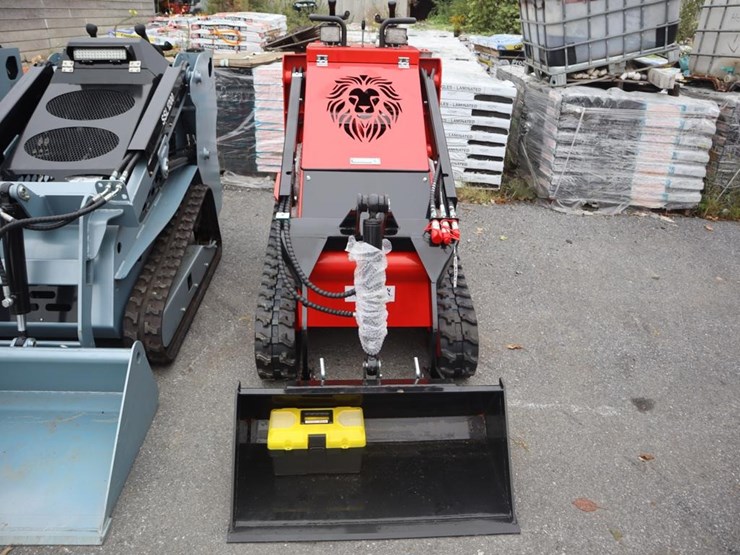 ssl-1500-mini-skidsteer-image-3