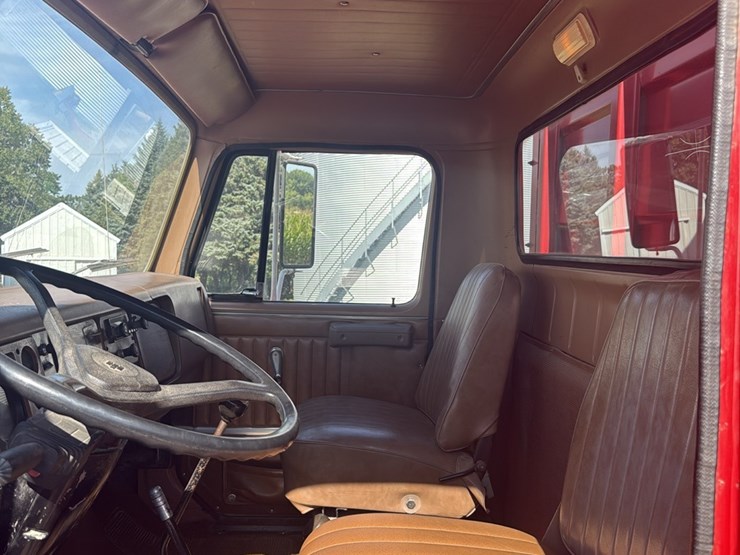 1979-international--model-1924-tandem-grain-truck,-81,877-miles,-4x4-manual-transmission,-gas,-roll-tarp-image-6