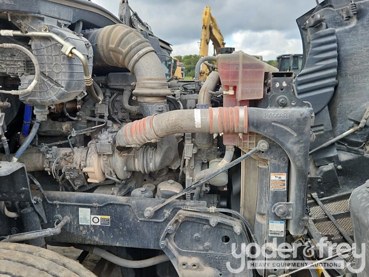 2019-peterbilt-579-image-25