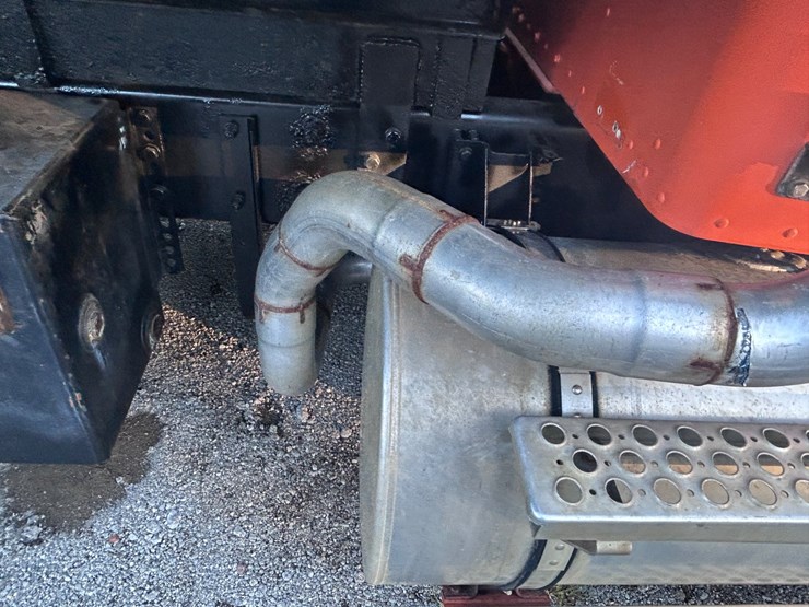2005-kenworth-t300-image-22